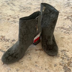 ZigiSoho dark green booties